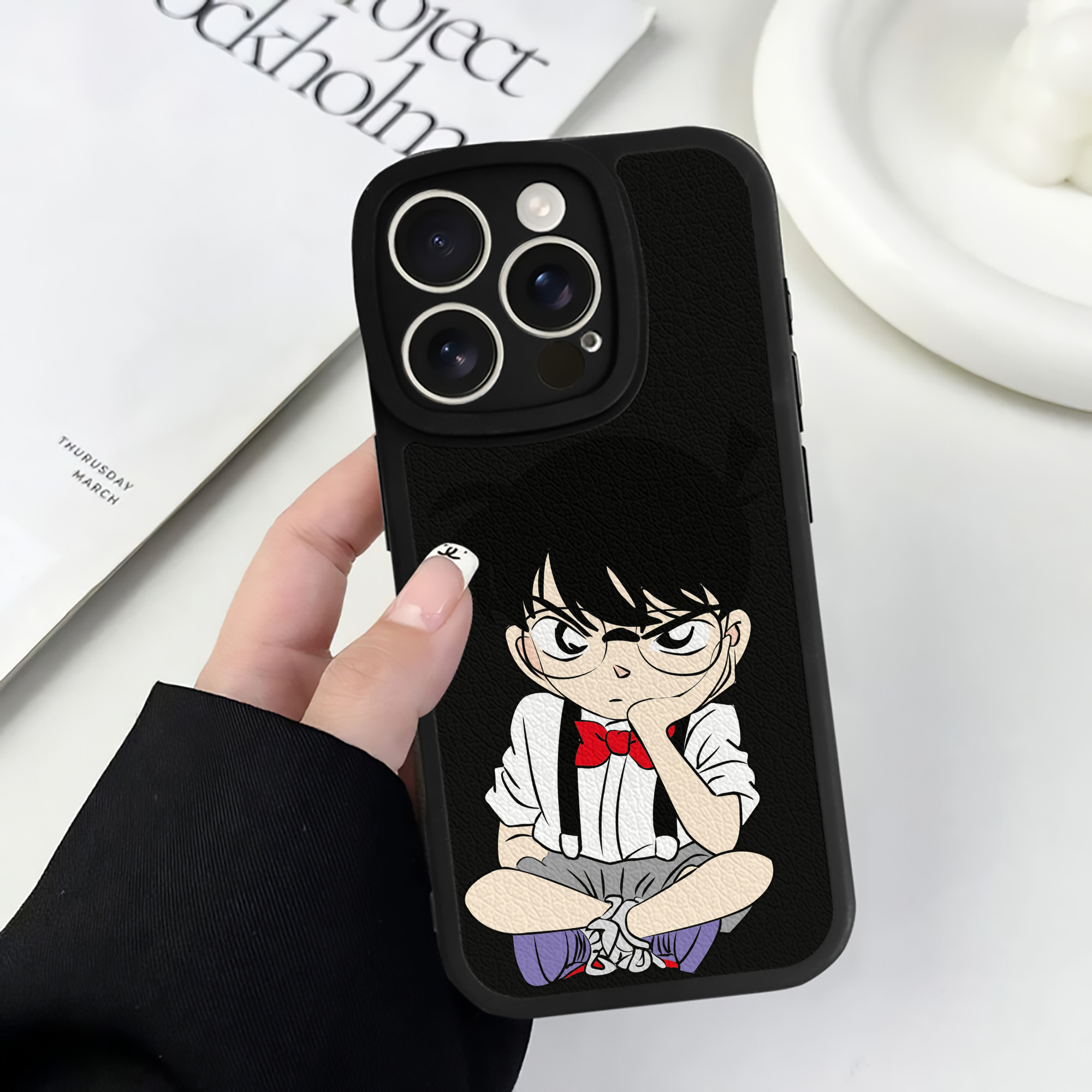 （画像用） 名探偵コナン 江戸川 コナン Detective Conan Conan Edogawa 【iPhone 16シリーズ対応】シリコンスマホケース（レザー調） 材質：シリコン